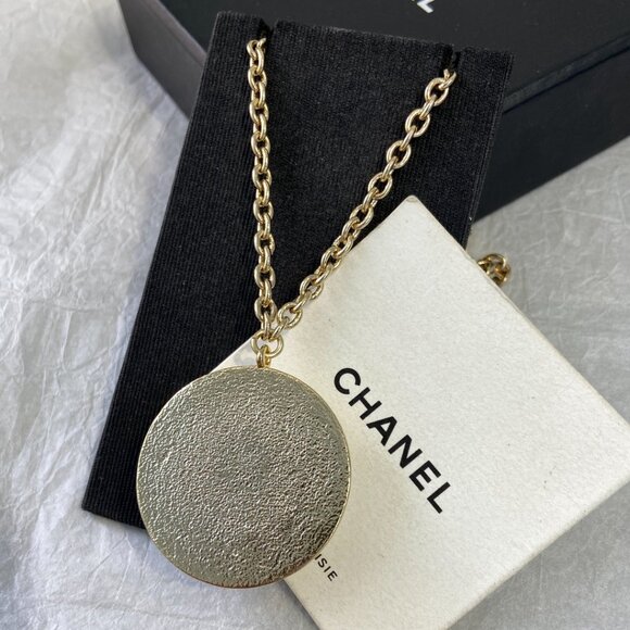 Authentic CHANEL Pearl CC Necklace - Picture 6 of 7